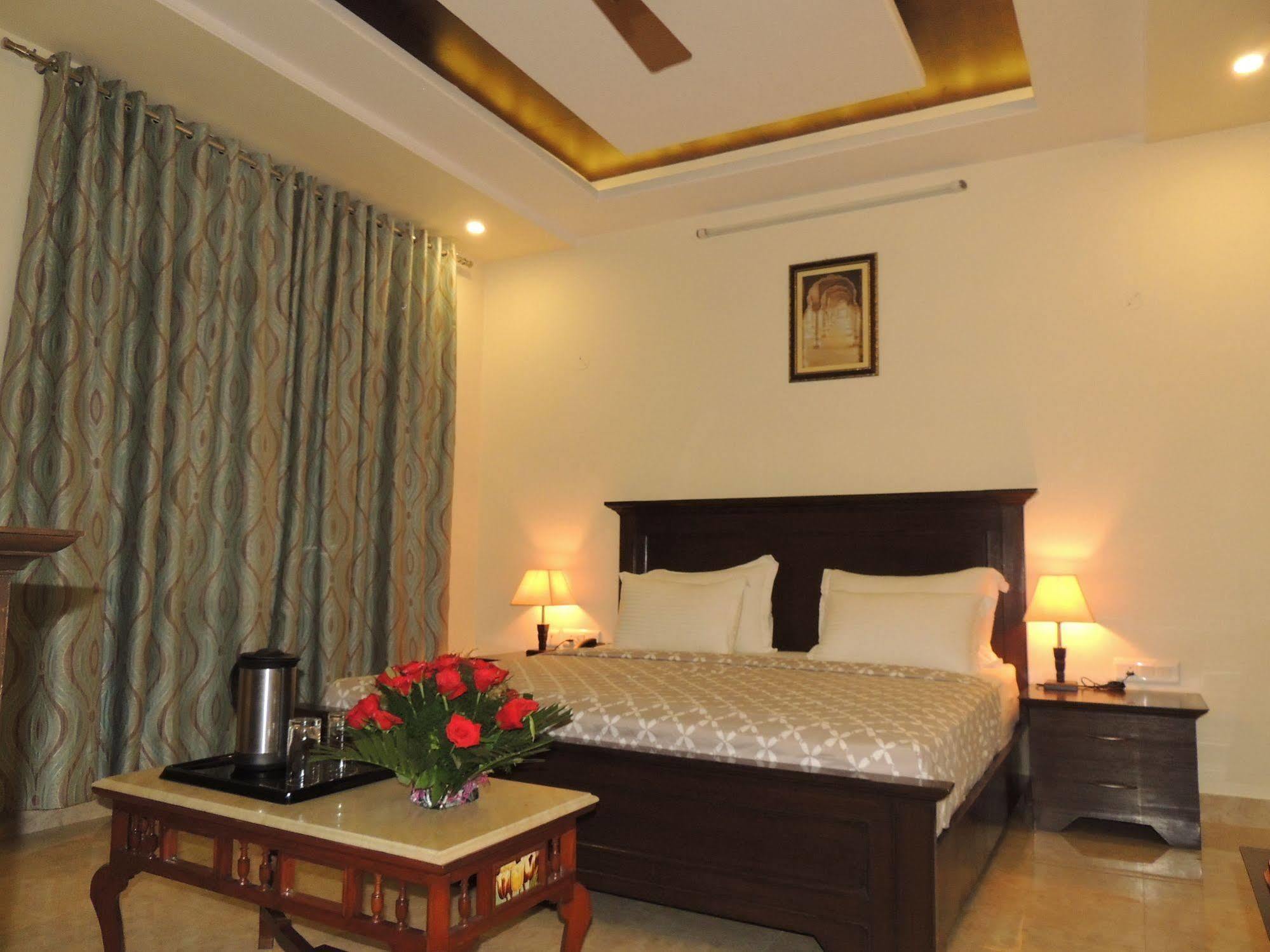 Raj Regency Hotel Jaipur Buitenkant foto